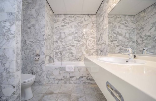 Waalwijk Hotel | Refresh, Relax, Repeat: Your Comfortable Hideaway in Waalwijk