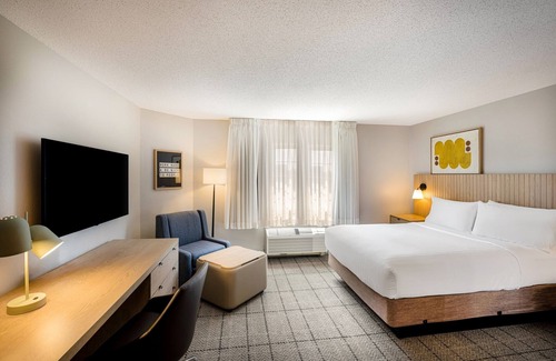 Exchange Place North Resort | Refreshed, Relaxing & Always Iconic! Pet-Friendly Unit with Pool!