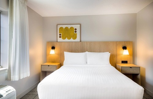 Exchange Place North Resort | Refreshed, Relaxing & Always Iconic! Pet-Friendly Unit with Pool!