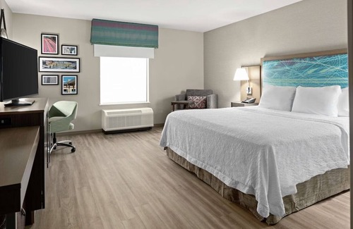 Cranberry Township Hotel | Refreshing Indoor Pool & Free Breakfast Near Cranberry Mall!