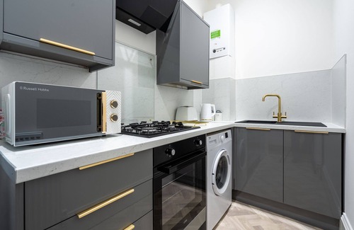 Coatbridge Apartment | Refreshing Modern Apartment in North Lanarkshire