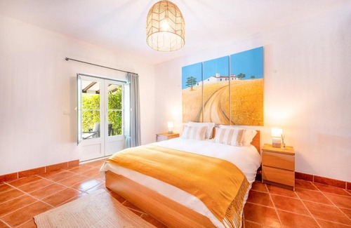 Ponte de Sor House | Refreshing poolside escape in Ponte de Sor