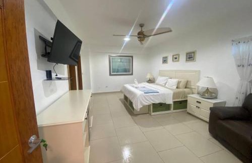 Juan Dolio - El Pueblo Apartment | Refugio Romántico Las Olas, Apto 2H Frente a la Playa