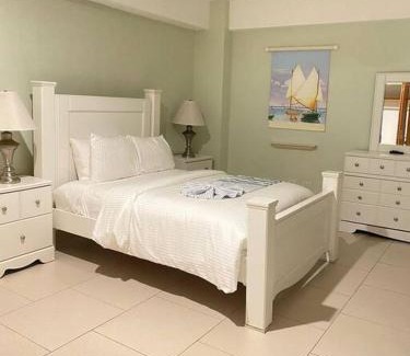 Juan Dolio - El Pueblo Apartment | Refugio Romántico Las Olas, Apto 2H Frente a la Playa