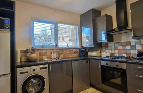 Woodlands House | Refurbed, Modern & Stylish 3BD w/Garden/Pets OK