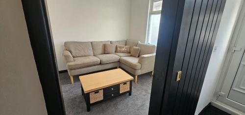 Gillingham House | Refurbished 4-Bed Home Near Hospital & Station