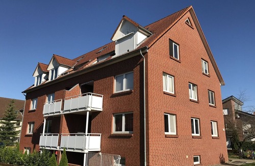 Buxtehude Apartment | Refurbished apartment in Buxtehude with balcony and parking space
