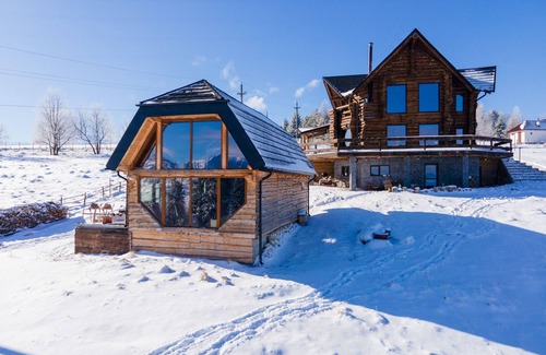 Sirnea House | Refurbished barn looking over the mountains - 20 min away from Dracula's Castle