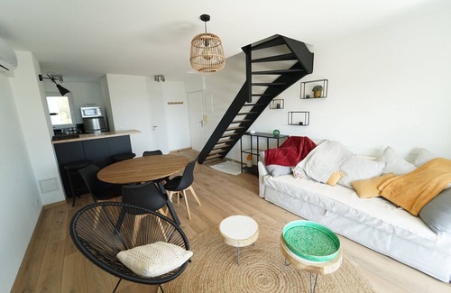 La Ciotat Apartment | refurbished T3 Terrace sea view in Saint Jean area parking space