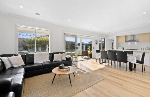 St Leonards House | Regal Park Villa with Pool and Alfresco Living