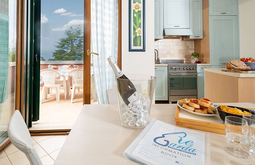Cisano Apartment | Regarda -Blue View 1 apartment with lake view, 1 bedroom, pool