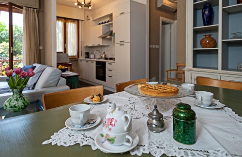 Montioni Apartment | Regarda - "Edda" three-room apartment with swimming pool in the centre of Lazise