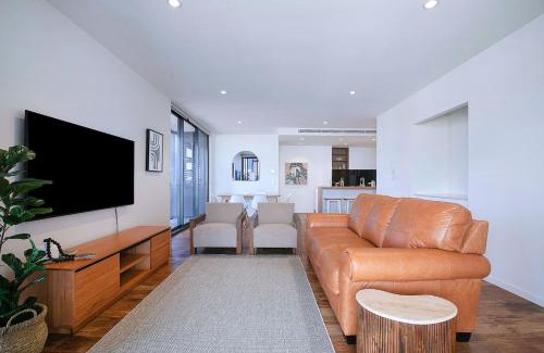 Toowong Apartment | Regatta Hideaway - A Breezy Balcony Residence