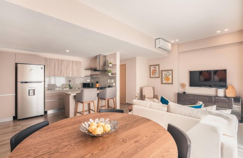 Downtown Santo Domingo Apartment | Regatta Living II With Breakfast Included - 406