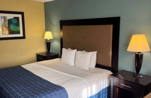 New London Hotel | Regency Inn and Suites - Suite Non Smoking King