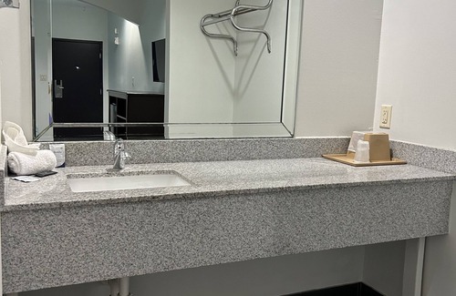 Humble Hotel | Regency Inn and Suites