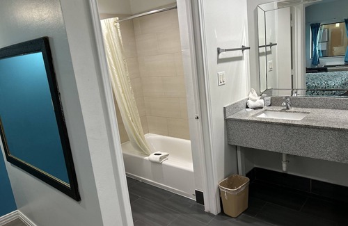 Humble Hotel | Regency Inn and Suites