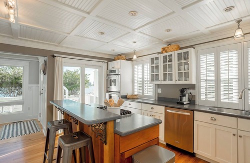 Rehoboth Beach House | Rehoboth Beach Lake Front Private Pool Home Sleeps 12