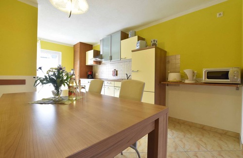 Satow Apartment | Reihenferienhaus mit Kamin und Terrasse im Ostseeland OFC 11 - 3- Raum Ferienhaus mit Terrasse und