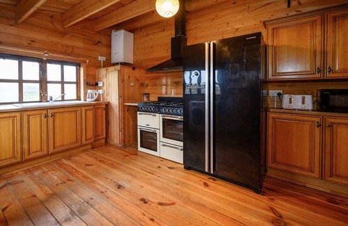 Rugeley Ski Chalet | Reindeer Lodge: Private Hot Tub Near Cannock Chase