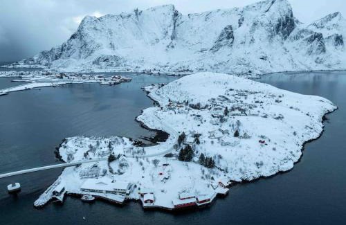 Moskenes House | Reine Fishermans House - Mountain & Seaview
