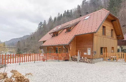 Bled Ski Chalet | Reka Hisa River Side Chalet