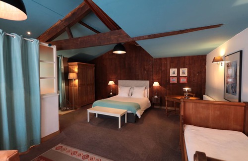 Saint-Hilaire-de-Loulay Bed & Breakfast | Relais de chasse la Chaignaie