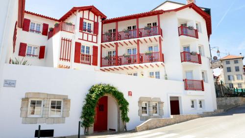 Hasparren Hotel | Relais Des Tilleuls