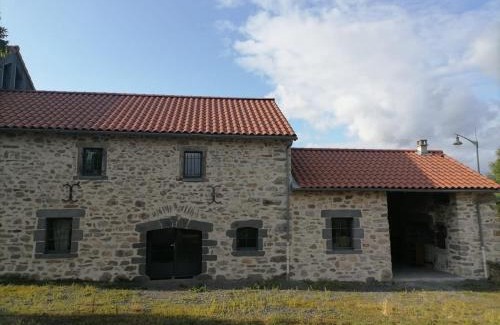 Anglards-de-Saint-Flour House | Relais du lac de la Truyère