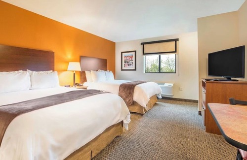 Soncy Hotel | Relax and Cook in a Spacious Suite with Kitchen Near Austin Park and Route 66