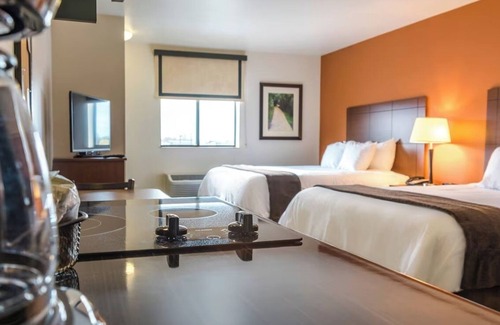 Soncy Hotel | Relax and Cook in a Spacious Suite with Kitchen Near Austin Park and Route 66