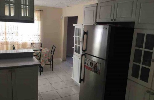 Tower Isle House | Relax and Enjoy Tower Isle/AC/Cable/Free WIFI/HotWater/5 mins drive to the Beach