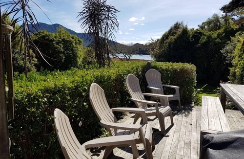 Ngakuta Bay House | Relax and Enjoy - Waterfront Bach in Ngakuta Bay