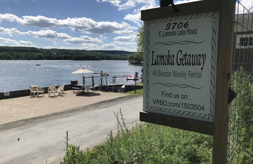 Bradford Cottage | Relax and Enjoy your time at the Lake