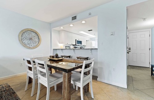 Fort Walton Beach Apartment | Relax and Recharge SeaCrest Pool, Gym, Steps 2 Beach