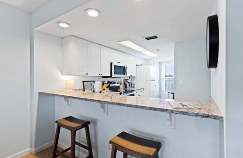 Fort Walton Beach Apartment | Relax and Recharge SeaCrest Pool, Gym, Steps 2 Beach