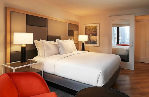 Streeterville Hotel | Relax and Recharge! 2 Comfortable Units, Parking, Onsite Swimming Pool