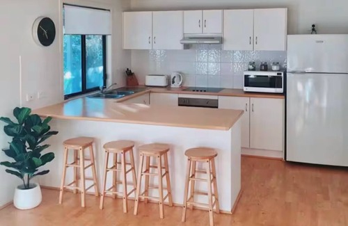 Red Rock Cottage | Relax and Recharge in a Charming Beach Getaway - Red Rock House