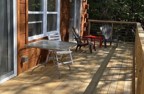 Alleyn-et-Cawood Ski Chalet | Relax and recharge in this Zen cottage, built for socializing.