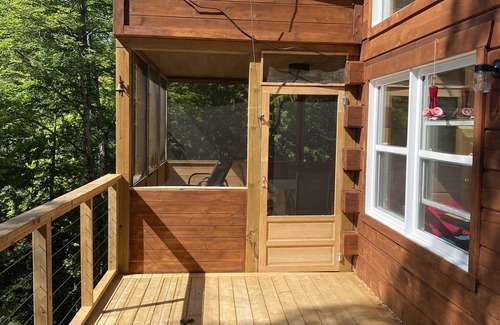 Alleyn-et-Cawood Ski Chalet | Relax and recharge in this Zen cottage, built for socializing.