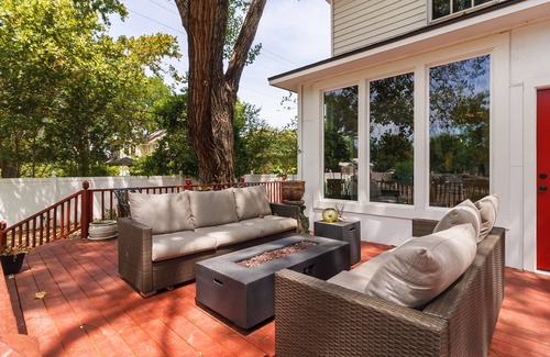 Pilot Point House | Relax and rewind and the Victorian retreat