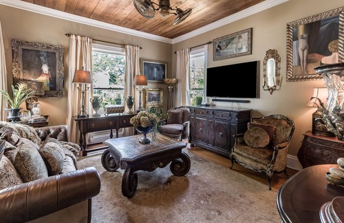 Pilot Point House | Relax and rewind and the Victorian retreat
