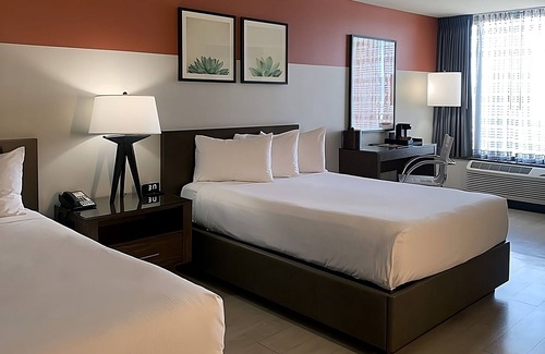 Downtown Las Vegas Hotel | Relax and Unwind! 2 Comfortable Units, Pool, Free Parking, Near Mob Museum