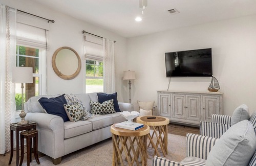 Samantha House | Relax and Unwind at Our Stunning 2 bed/ 1.5 bath Guest House on Lake Tuscaloosa