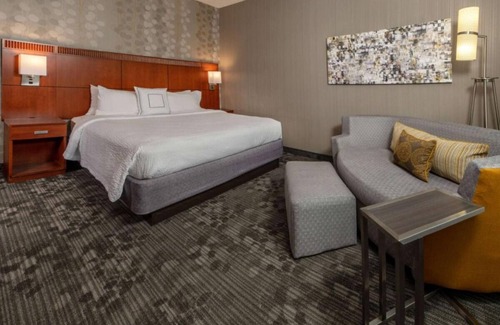 Newark Resort | Relax and Unwind! Pet-Friendly Property, Onsite Pool, Free Parking