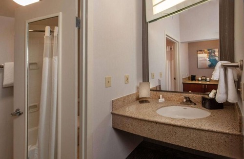 Newark Resort | Relax and Unwind! Pet-Friendly Property, Onsite Pool, Free Parking