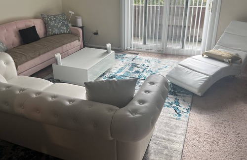 Monroeville House | Relax and Unwind!