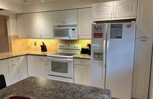 Pompano Beach Condo | Relax and Unwind in This Charming Pompano Beach Condo, 2BR/2BR