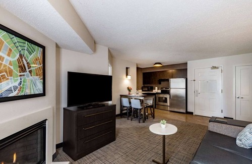 Mount Tabor Resort | Relax and Recharge! Two Pet-friendly 2BR Suites with Kitchens, Free Breakfast!