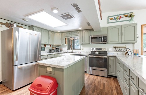 Nathrop Cabin | Relax at Aspen Creek- Private Hot Tub